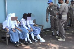 Dua Cewek Cantik Diduga Nyamar Sebagai Pelajar Terjaring Satpol PP