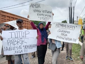 Ratusan Warga Tenggeles Bersama LSM Demo Menuntut Agar Aktifitas RPM Ditutup