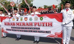 Alun-alun Pati Gempar, Ribuan Meter Bendera Merah Putih Dibentangkan .