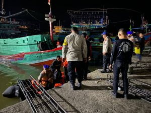 ABK KM. Sinar Terang Meninggal Dunia di KM Mina Barokah Mulya