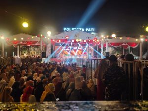 Pecah..!!, Ulama dan Umara Kabupaten Pati Bersholawat Dihadiri Puluhan Ribu Jama’ah.