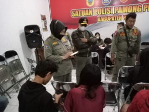 Satpol PP Kabupaten Pati Razia Kost dan Mendapatkan Tiga Pasangan di Bawah Umur Kedapatan Begituan di Kost .