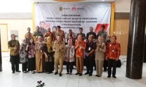 Pengukuhan PAW Pengurus DEKRANASDA Dilaksanakan di Aula Pasar Pragola Pati .