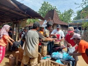 Dukung Ganjar Pranowo Presiden Ke 8 Turun Ke Lokasi Yang Terdampak Banjir.
