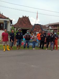 Bansos Korban Banjir yang Ke Tiga oleh Dukung Ganjar Pranowo Presiden ke 8 di Desa Mintobasuki Gabus.