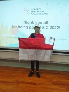 Bawa Harum Bangsa, Hafiz Siswa MTsN 1 Pati Kibarkan Merah Putih di Singapura