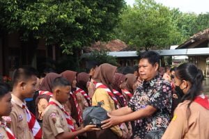 Mendidik Peka Sosial , SMP N 2 Jakenan Berikan Donasi .