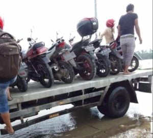 Serba-serbi Banjir Awal Tahun 2023, Hingga ada Jasa Truk Penyebrangan.