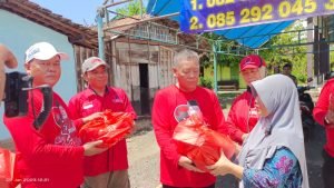 Ketua DPRD PATI Ali Badrudin Partai PDI P Distribusikan Ribuan Paket Sembako di Delapan Desa di Wilayah Pati Selatan