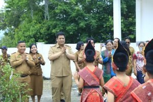 BUNGA DESA SINABULAN Bupati Samosir: Saya kedesa untuk melayani masyarakat bukan dilayani