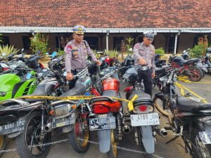 30 Motor Berknalpot Brong Asyik Kongkow di Gunungrowo Disita Sat Lantas Polresta Pati