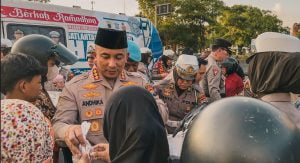 Kapolresta Pati Kombes Andhika Bayu Adittama Diserbu Tukang Becak di Alun-alun
