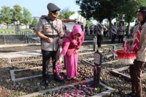 Polresta Pati Gelar Ziarah dan Tabur Bunga ke TMP