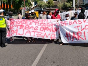 Ratusan Warga Tlogoayu Geruduk Pendopo, Ini Pasalnya