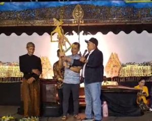 Jelang Lengser Bupati Kudus, H. Hariyanto “Syukuran Untuk Membangun Kudus Lebih Baik” Gelar Wayang Kulit