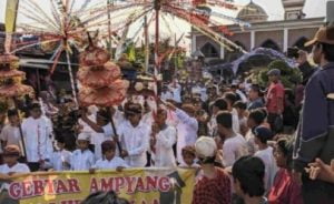 Ribuan Peserta Meriahkan Tradisi Ampyang Maulid Desa Loram Kulon Kudus