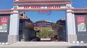 Parah!! SMP N 1 Doplang Masih Berbisnis Berkedok Jual Buku LKS 