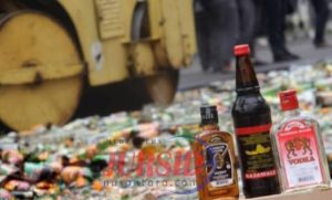 Satpol PP Kudus Musnahkan 11.280 Botol Miras di Simpang Tujuh Kudus