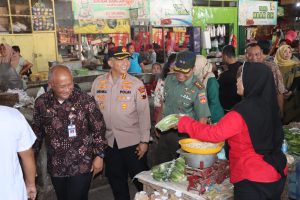 Kapolresta Pati Bersama Forkopimda Sidak Harga Sembako di Pasar