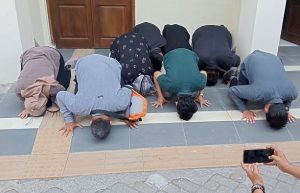 Merasa Menang Melawan Musuhnya dari Juwana, Zana Sujud di PN Pati