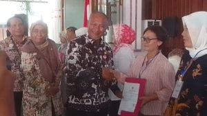 Penyerahan 100 NIB kepada UMKM Dan PKL Bersama Paguyuban Wong Cilik.