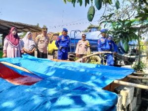 Satpolairud Polresta Pati Giat Bansos Bantuan Air Bersih di Kebowan