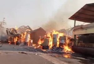Pabrik Kertas Terbesar di Kudus Terbakar, 17 Mobil Damkar Diterjunkan