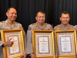Bidhumas Polda Jateng Raih Penghargaan Dari Divhumas Polri Dalam HUT Humas Polri ke 72 di Jakarta