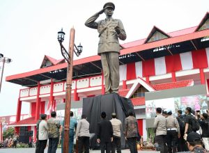 Kapolri Bersama Panglima TNI Resmikan Monumen Jenderal Hoegeng Di Kota Pekalongan