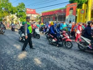 Antisipasi Kemacetan, Satlantas Polresta Pati Rekayasa Arus Lalin Saat Acara Jalan Santai Hari Guru Nasional 2023