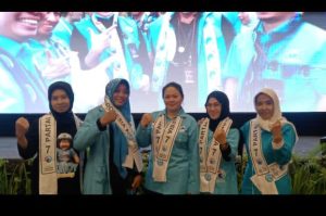 Endah Rustanti Nurhidayah, S.Pd.,M.M Caleg DPR RI Partai Gelora No Urut 09 bersama 1000 Kyai di Pati dan Gus Miftah 