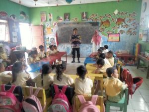 Polisi Sahabat Anak, Bhabinkamtibmas Sambangi Tk Dukuhmulyo