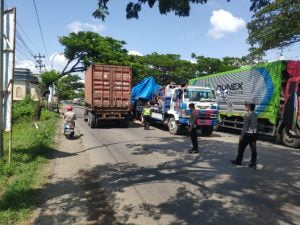 Dua Truk Adu Banteng di Jalan Pati – Juwana, Polisi : Sopir Selamat, Kerugian Material ditaksir Rp 50 Juta