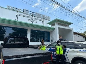 Ada Tugas Tambahan Bagi Sri Kandi Polres Kudus, Untuk Berpatroli Dan Tugas Jaga Kendaraan di Masjid