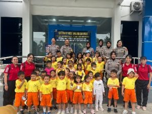 Motivasi Anak Usia Dini, Polwan Cantik Memberikan Edukasi TK Rajawali Pati