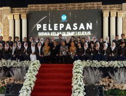 Hebat Berkarakter Tagline SMP Negeri 1 Kudus Dalam Acara Pelepasan Peserta Didik