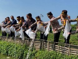 Dukung Program Asta Cita Presiden, Polresta Pati Tebar Sepuluh Ribu Bibit Ikan Lele