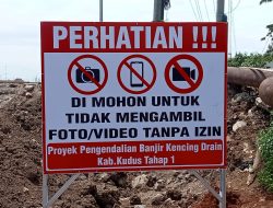 IPJT dan GN-PK Kudus Persoalkan Banner Larang Ambil Foto/Vidio Pembangunan Retensi di Kudus