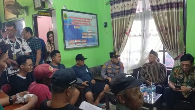 Mencium Aroma Korupsi, Warga Dengkek Pati Geruduk Balai Desa