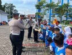 Belajar Jadi Polisi Cilik, Rombongan Anak TK Kunjungi Satlantas Polresta Pati