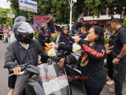 Srikandi Squad Nusantara bersama Gardha Pasukan Inti Bagikan Ratusan takjil Gratis di GOR pati