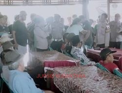 Masyarakat Bologarang Grebek Kepala Desanya,ada Apa?