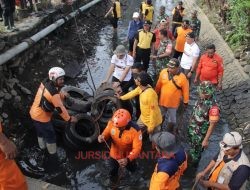 Bupati Kudus Terjun Langsung Bersihkan Gorong-gorong Bersama Relawan Termasuk Ormas BSN
