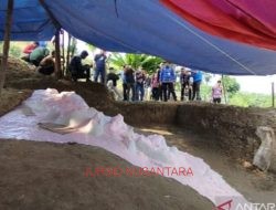 Dirjen Kebudayaan Kunjungi Ekskavasi Fosil Utuh Gajah Purba Di Situs Patiayam Kudus Direplikasi