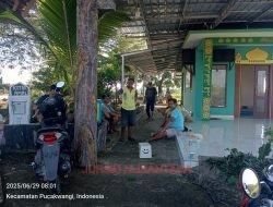 Menyambut Khoul Simbah Kiyai Haji Sholeh Warga Desa Bodeh  Bersihkan Makam