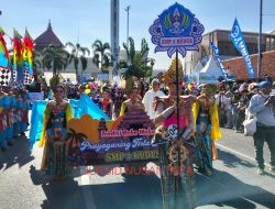 SMP 2 Kudus Tampilkan Tari Prayoganing Tirto Salamun Pukau Penonoton, Kirab Budaya HUT Kudus Ke-476