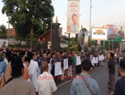 Gelar Aksi Damai Ratusan Santri Kudus Serukan Boikot Trans7 Yang Dinilai Menghina Pondok Pesantren