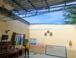 Hujan Lebat dan Angin Kencang Robohkan Atap Sekolah di Kudus Saat Puluhan Siswa Sedang Belajar