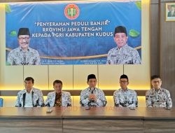 Penyerahan Bantuan Guru Terdampak Banjir, PGRI Provinsi Jateng Kepada PGRI Kabupaten Kudus