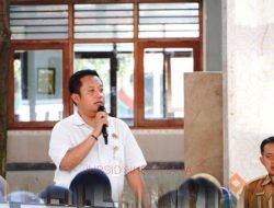 Teguh Bandang Waluyo jadi Pembicara Dalam Sosialisasi Permendikbud Nomor 75 Tahun 2016 di SMPN 1 Juwana